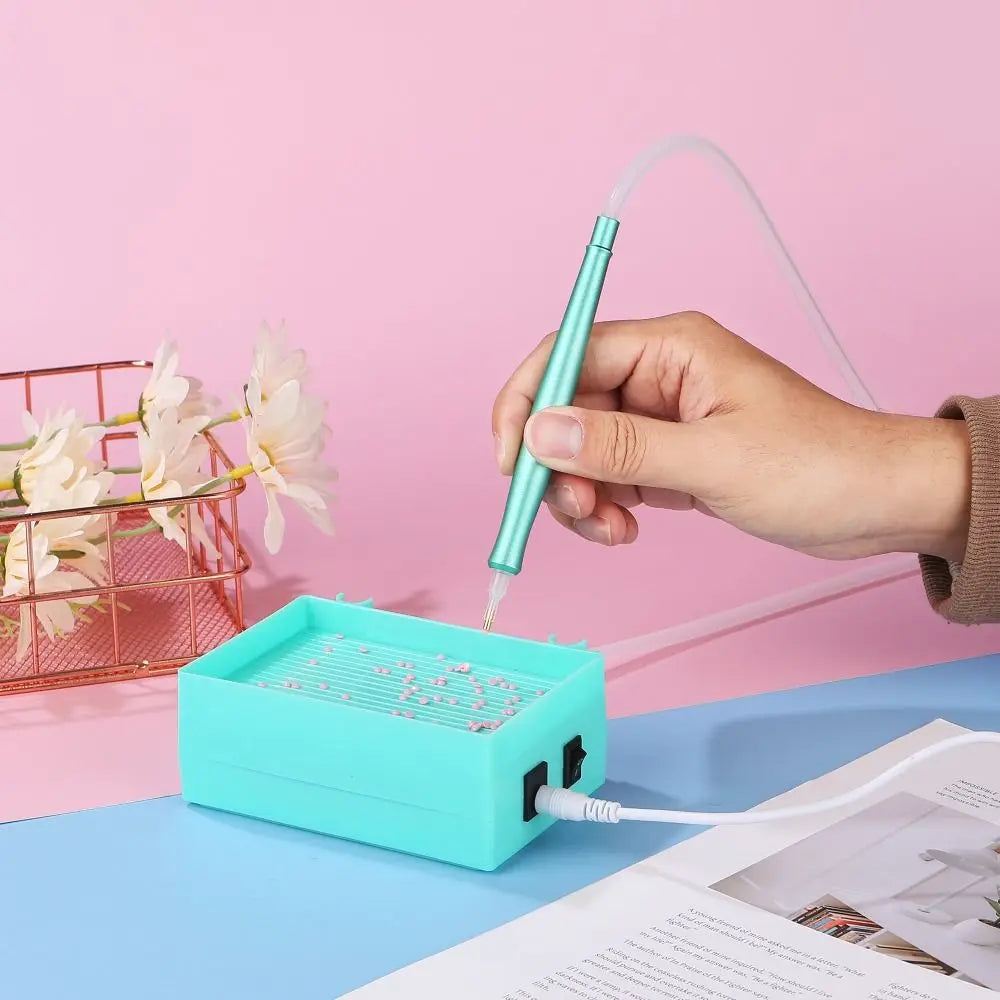 Vacuüm Pen voor Diamond Painting - Sneller en preciezer werken dan een normale diamond painting pen - wat is een vacuum pen voor diamond painting - voor -en nadelen van een vacuüm pen voor diamond painting - Glittercraft