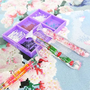 Drie ergonomische diamond painting pennen in verschillende kleuren uit de collectie.